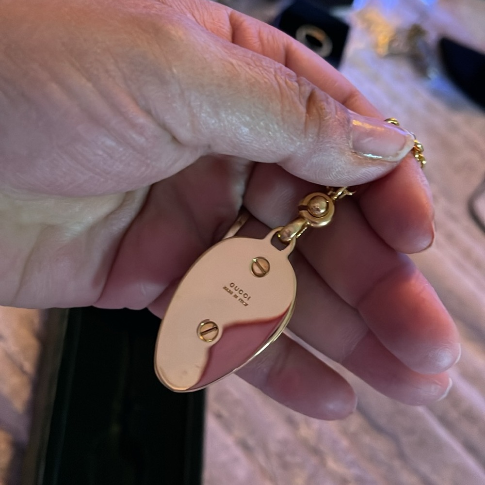 Gucci charm excellent condition comes with box - Picture 2 of 3